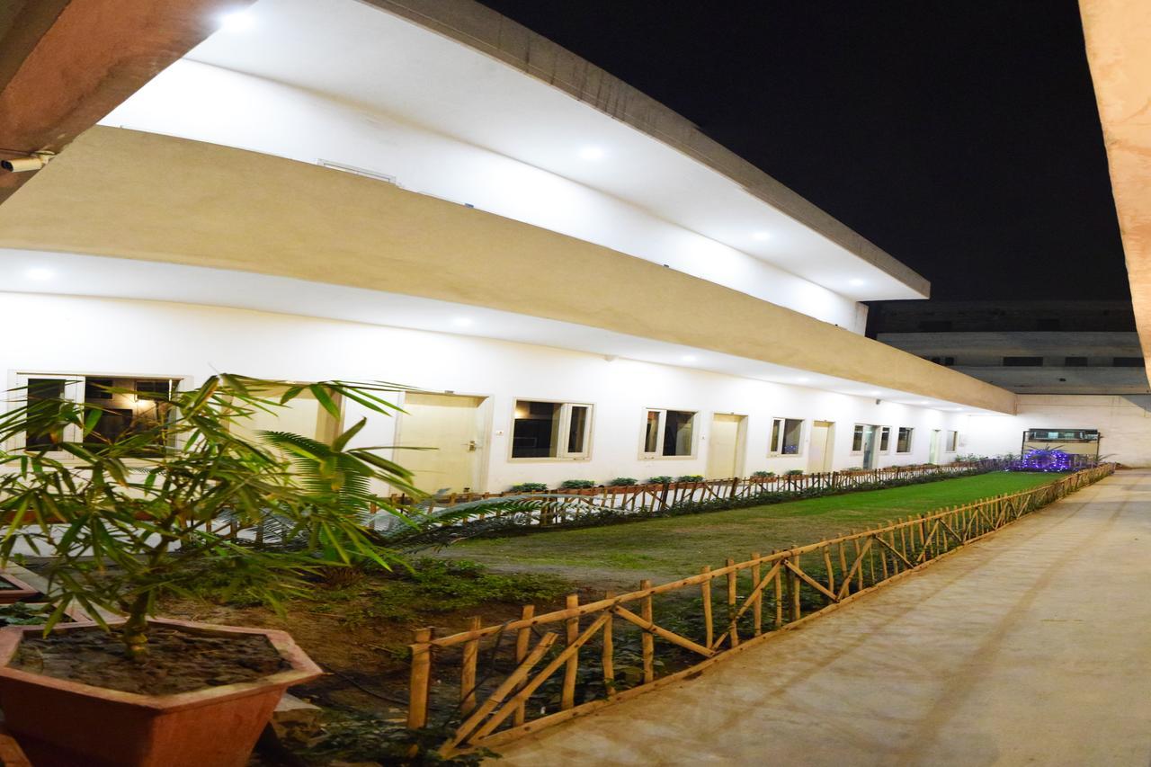 Hotel Palace Amritsar Exterior foto